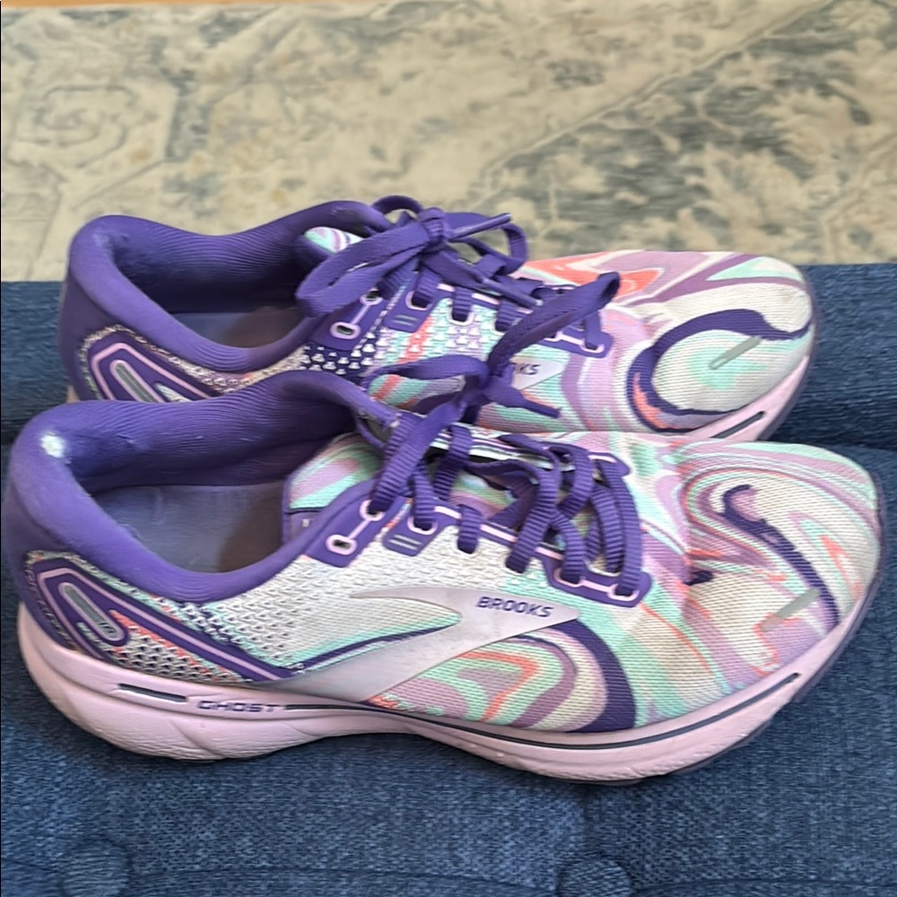 Brooks Ghost sneakers